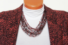 Воздушное колье из бисера на черной леске красное с черным